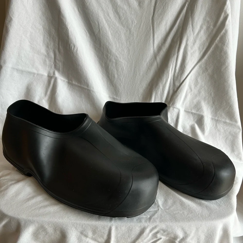 Tingley rubber over shoes
